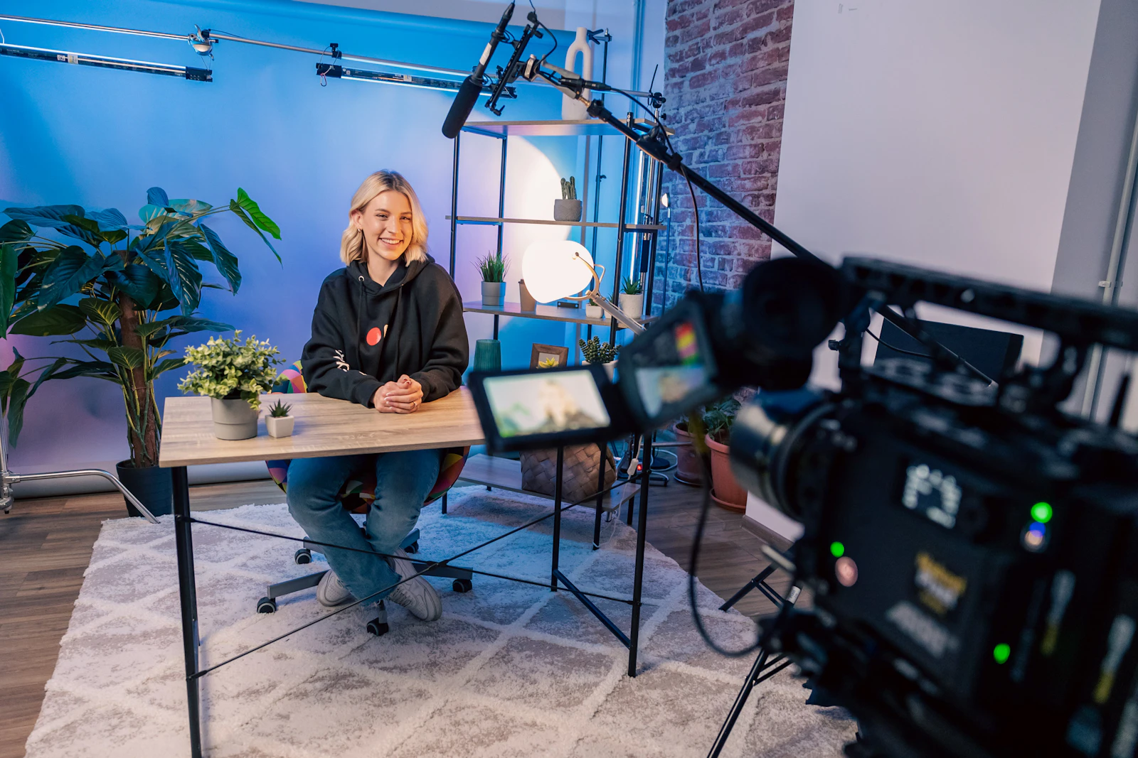 Studio de podcast haut de gamme avec éclairage LED professionnel